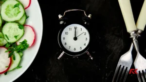 Devo comer de 3 em 3 horas ou fazer jejum？